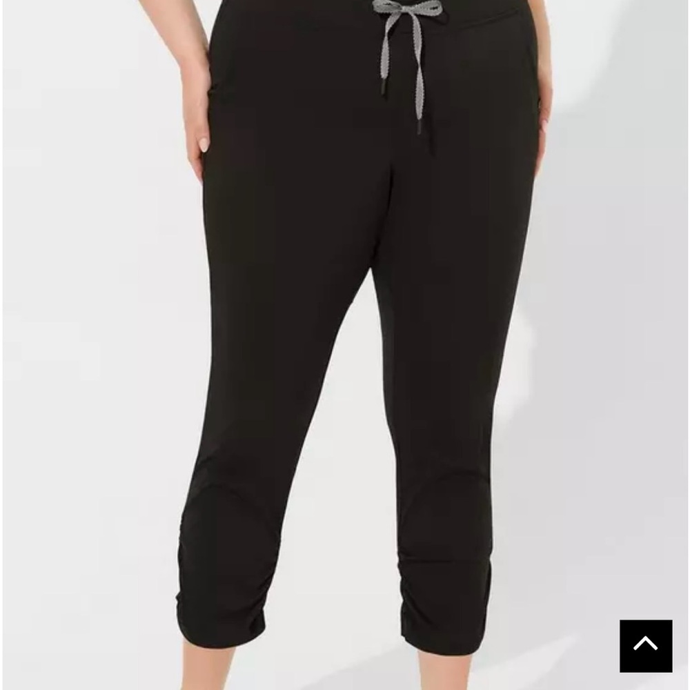 Torrid Black Active crop with Elastic Waistband